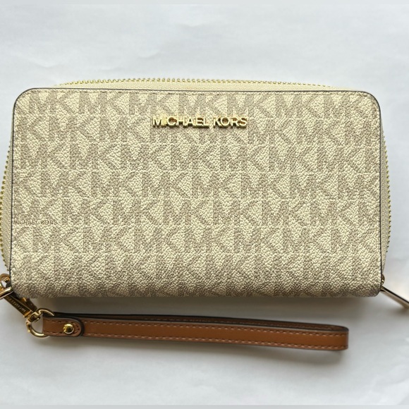 MICHAEL KORS_ Large Logo and Leather Wristlet - Picture 7 of 9